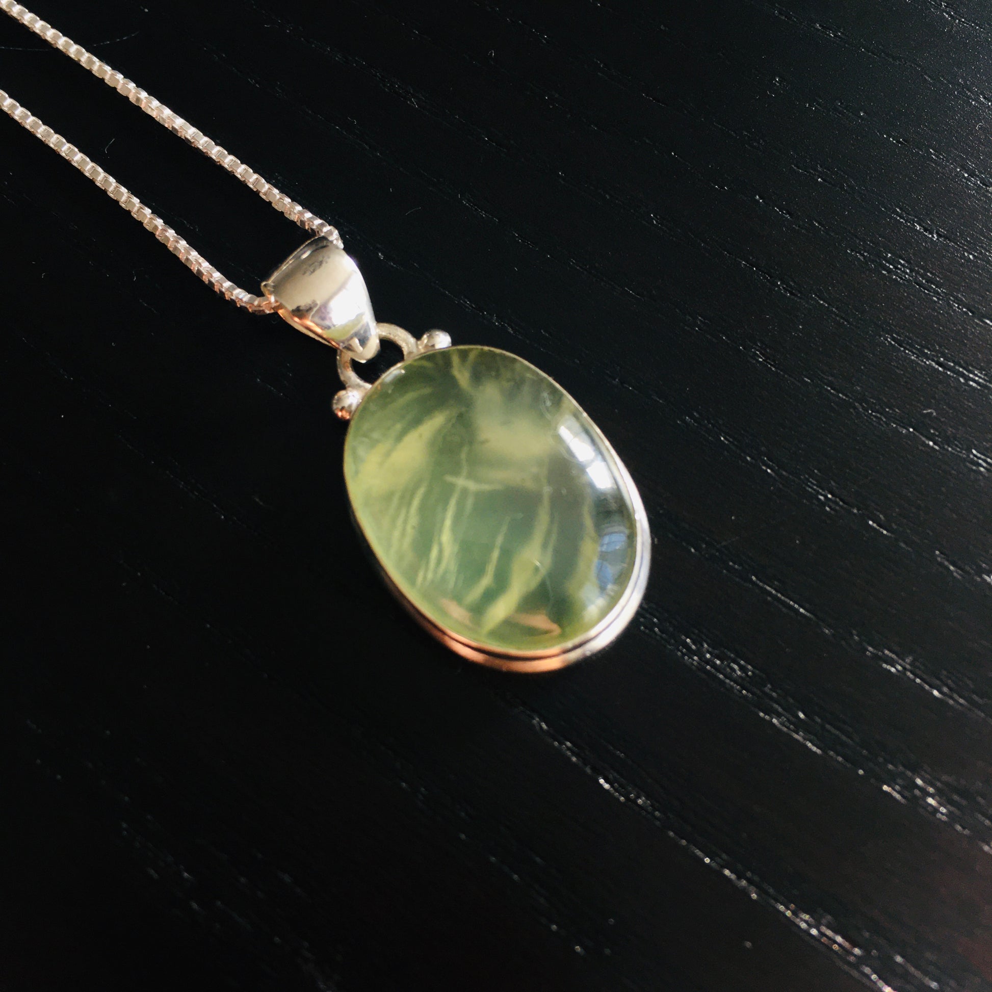 Collier et pendentif ovale "Volonté et Manifestation" en Prehnite et Argent 925 - Karma Yoga Shop