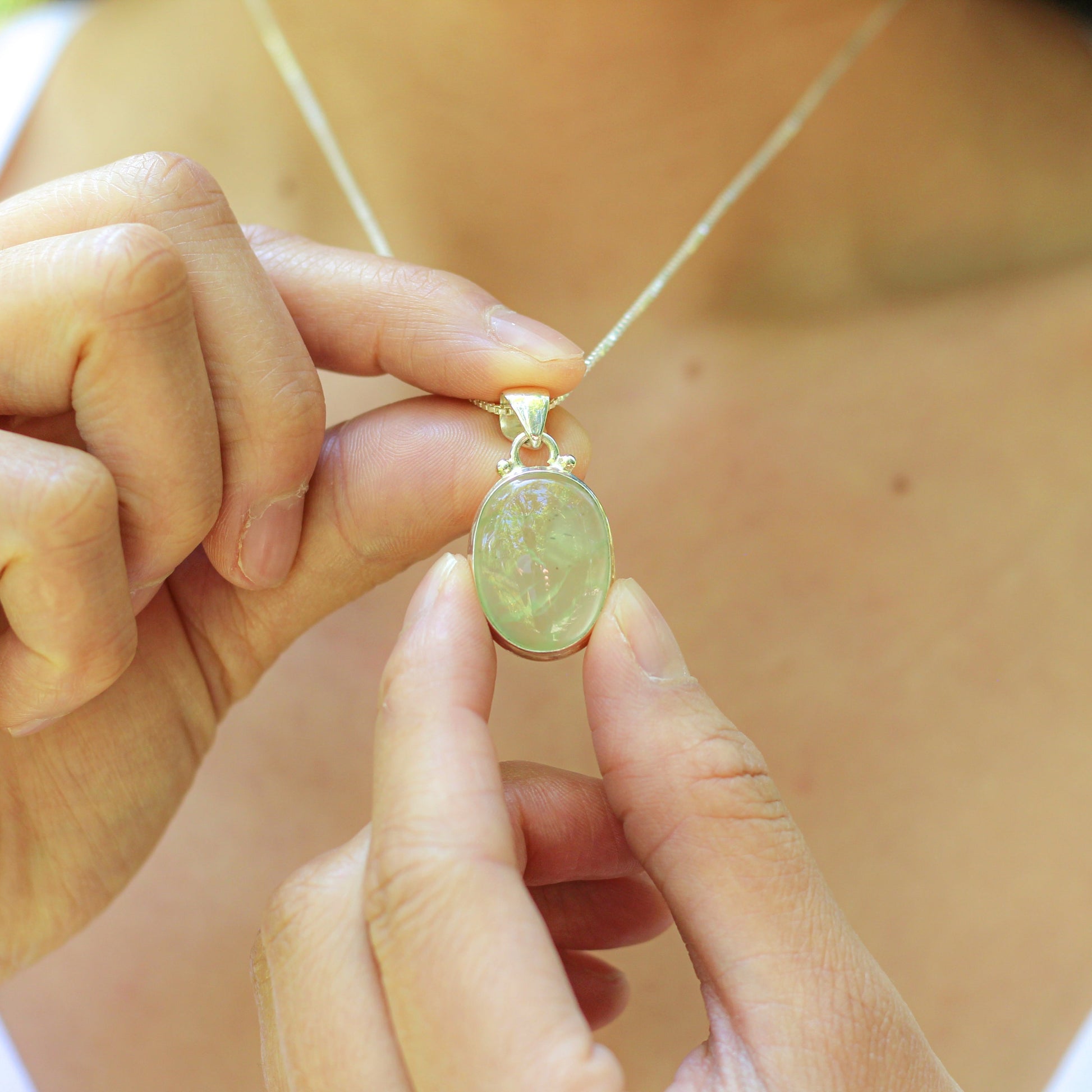 Collier et pendentif ovale "Volonté et Manifestation" en Prehnite et Argent 925 - Karma Yoga Shop